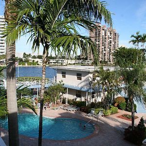 Holiday Isle Yacht Club